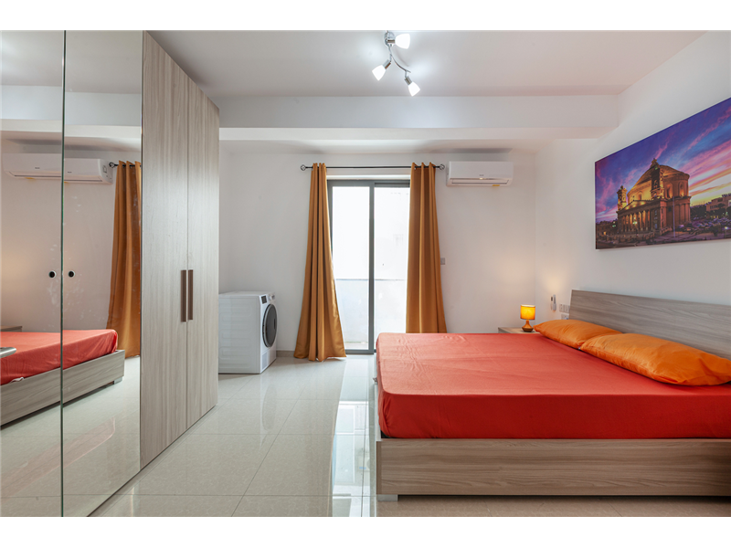 Bright 1-Bedroom Apartment with Open Country Views – Msida – property photo