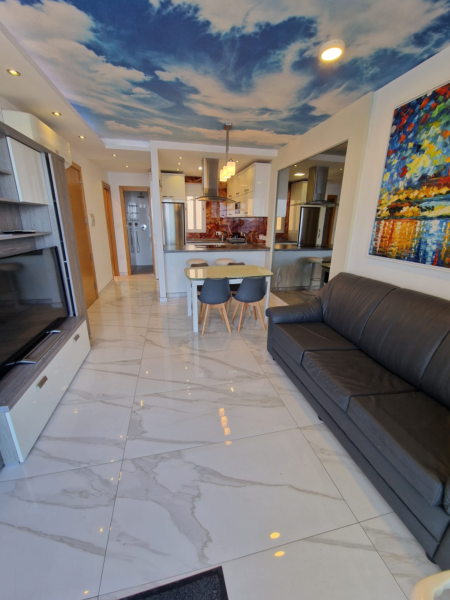Modern Seafront 2-Bedroom Apartment in Bugibba – property photo
