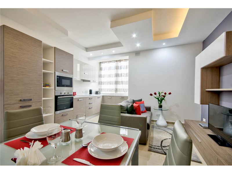 Stylish 2 Bedroom Apartment in Sliema (Bordering Gzira) – property photo