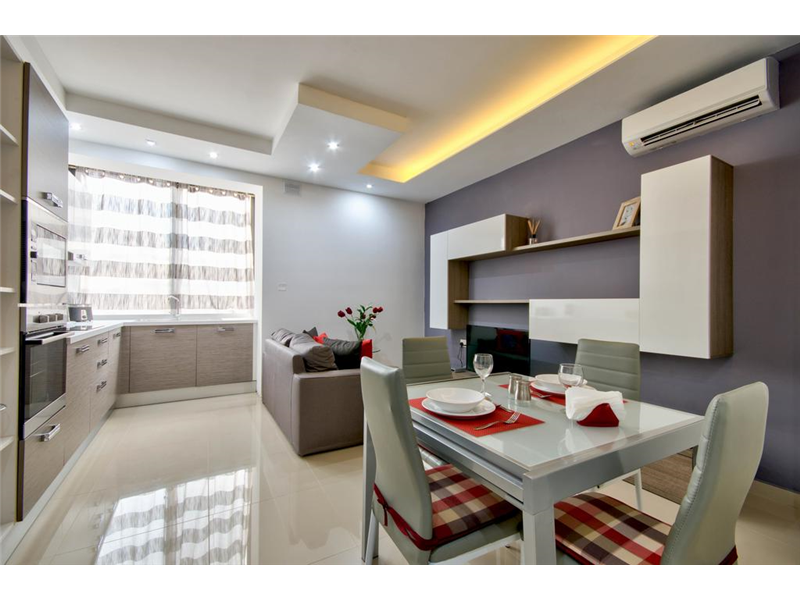 Stylish 2 Bedroom Apartment in Sliema (Bordering Gzira) – property photo