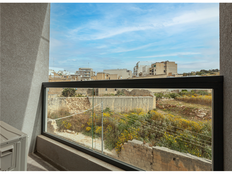 Bright 1-Bedroom Apartment with Open Country Views – Msida – property photo