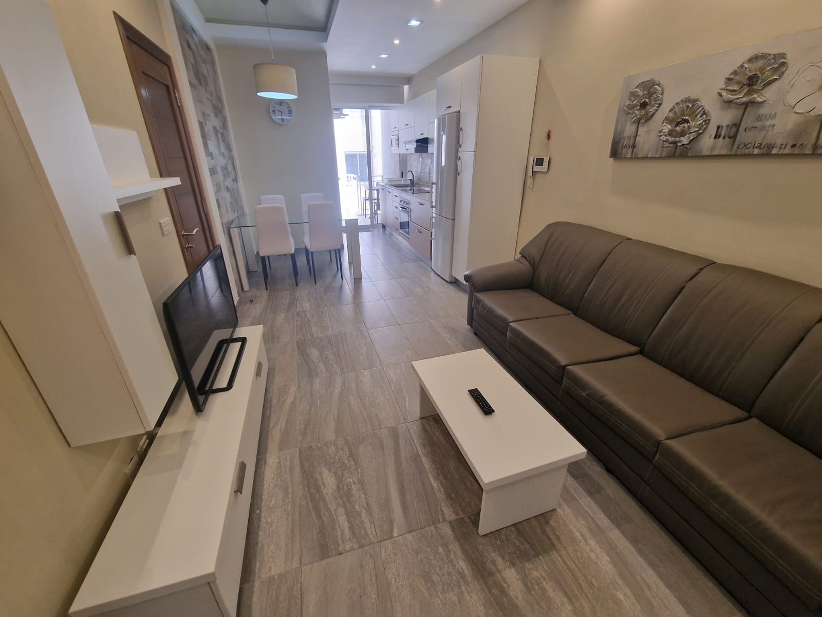 Centrally Located Modern Apartment in Sliema – property photo