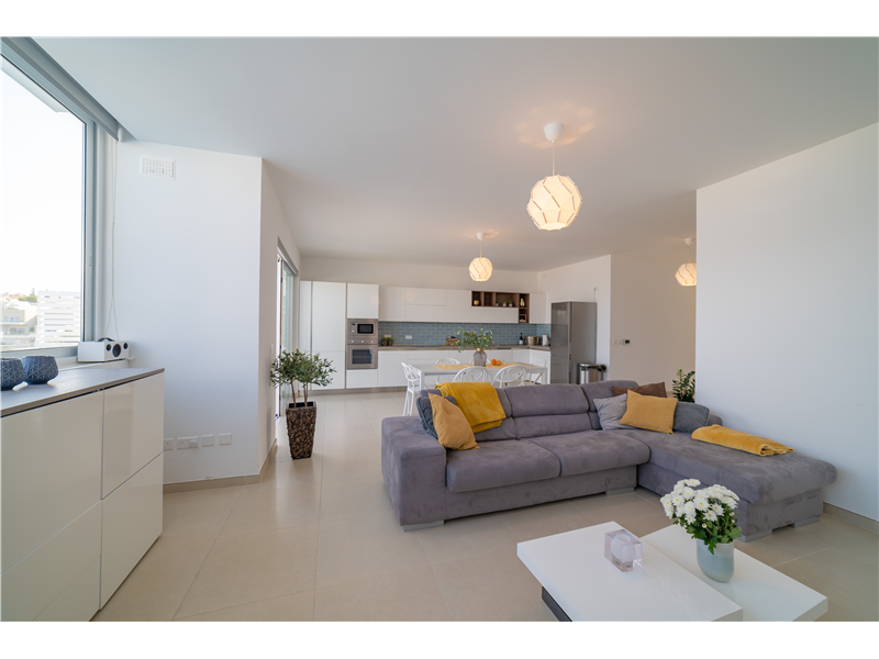 Luxury Penthouse with Private Pool & Distant Sea Views – Ibragg (The Forum) – property photo