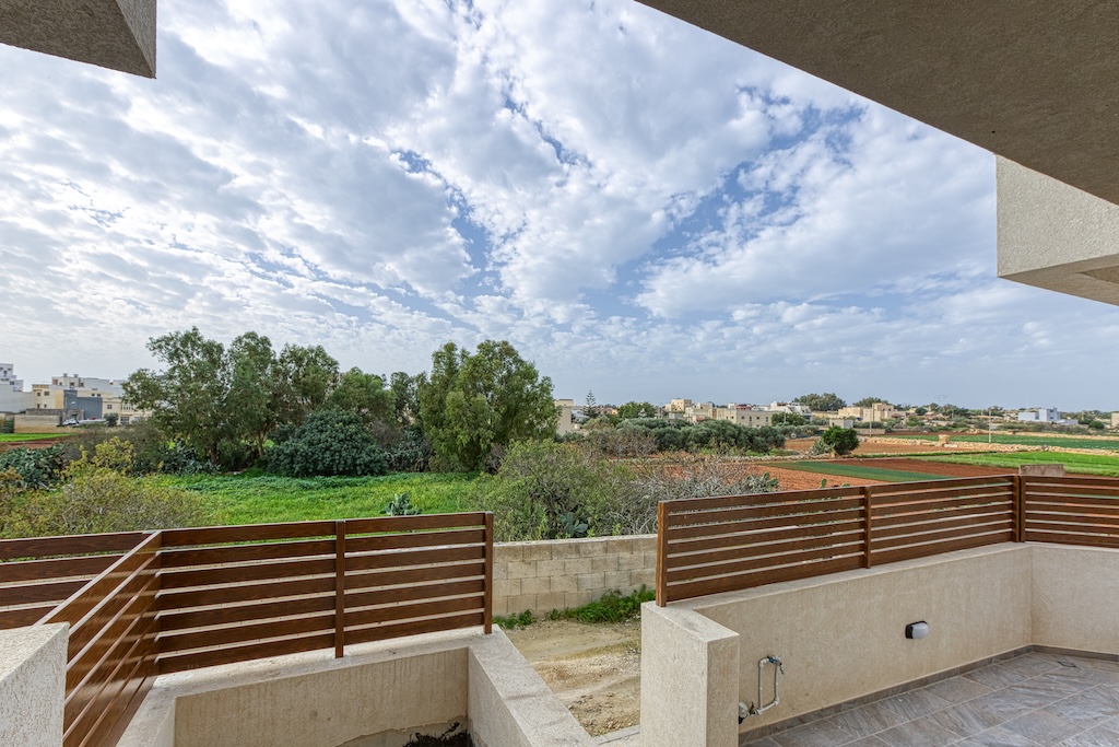 Modern Maisonette with Country Views in Żabbar – property photo