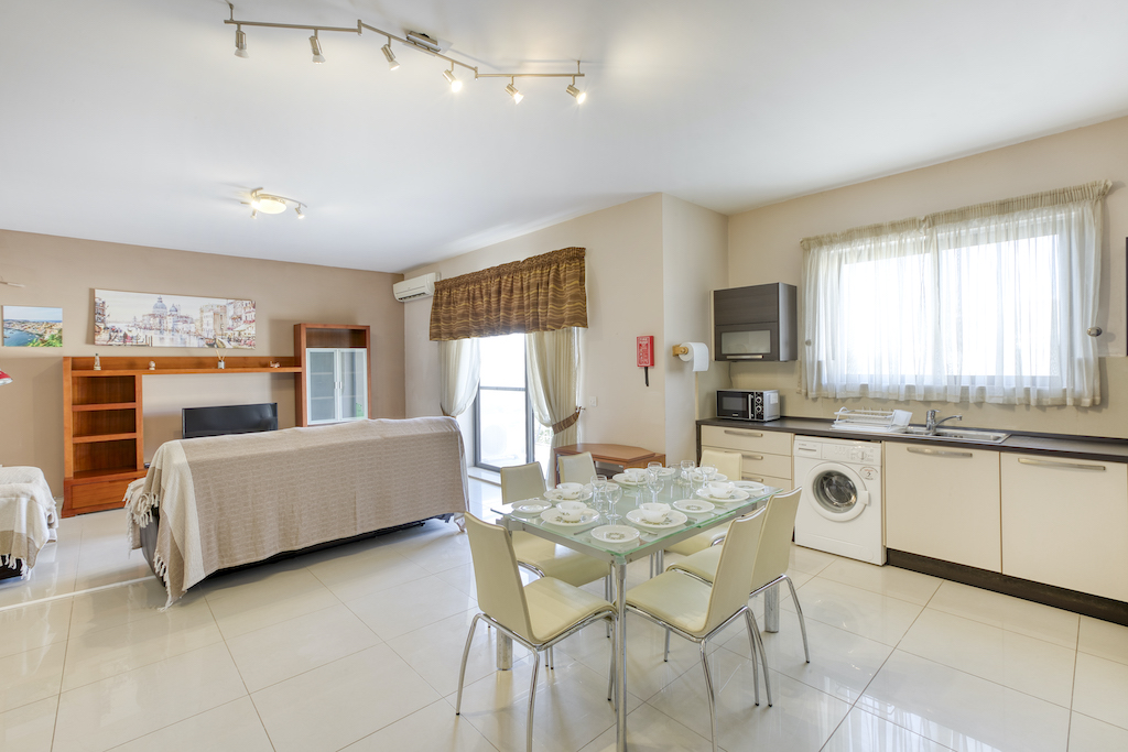 Mosta – Bright & Spacious 3 Bedroom Home in a Prime Residential Area – property photo