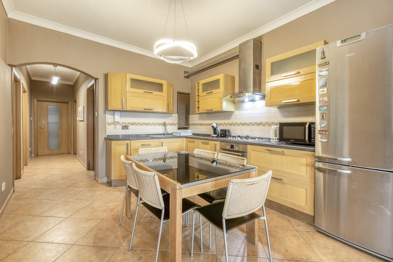Corner Maisonette with Roof Terrace – Iklin – property photo