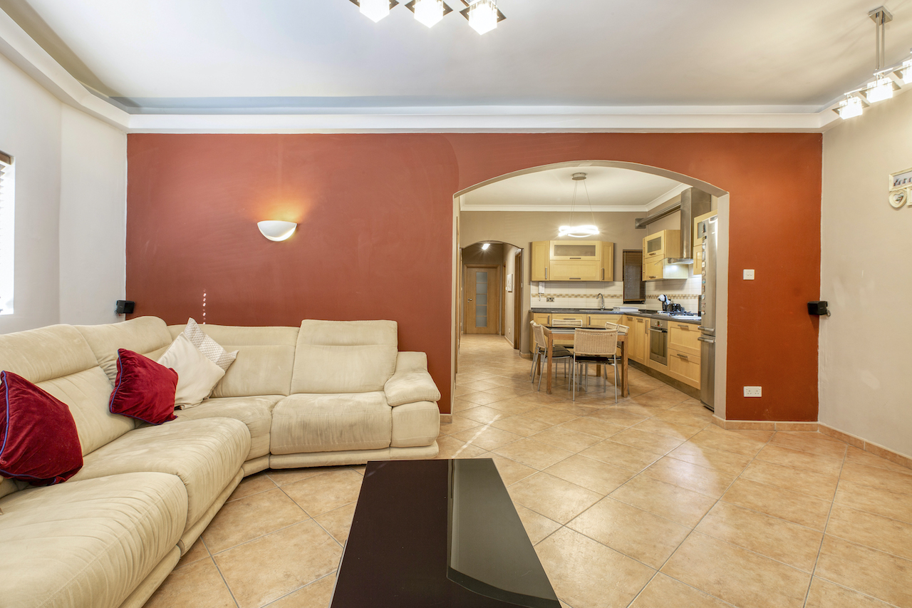 Corner Maisonette with Roof Terrace – Iklin – property photo