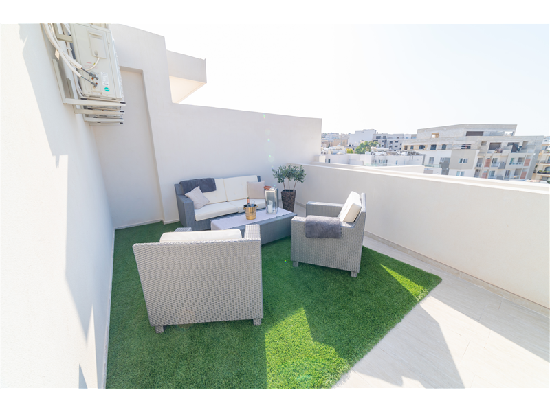 Luxury Penthouse with Private Pool & Distant Sea Views – Ibragg (The Forum) – property photo