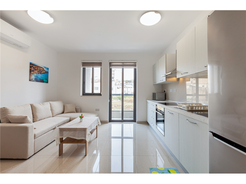 Bright 1-Bedroom Apartment with Open Country Views – Msida – property photo