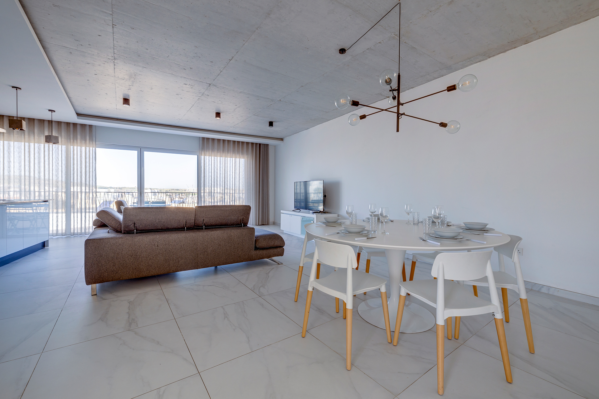 Stunning Penthouse with Roof Terrace & Rotunda Views – property photo