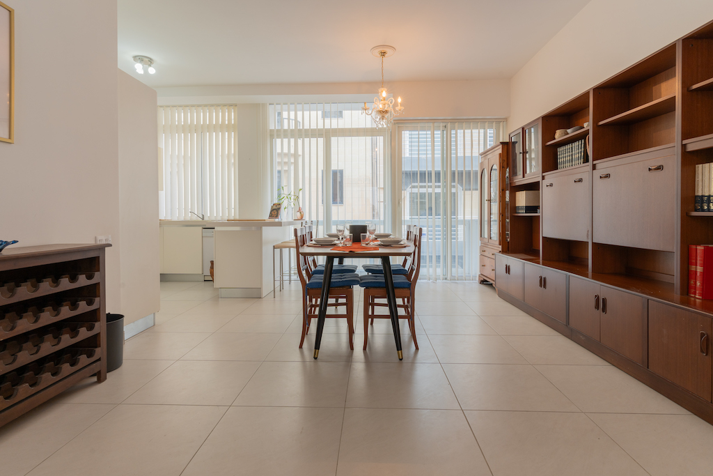 Spacious & Stylish Apartment in Sliema  Steps from The Point! – property photo