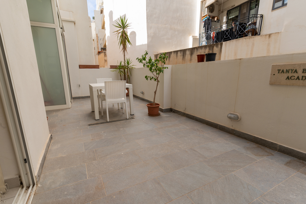 Spacious & Stylish Apartment in Sliema  Steps from The Point! – property photo