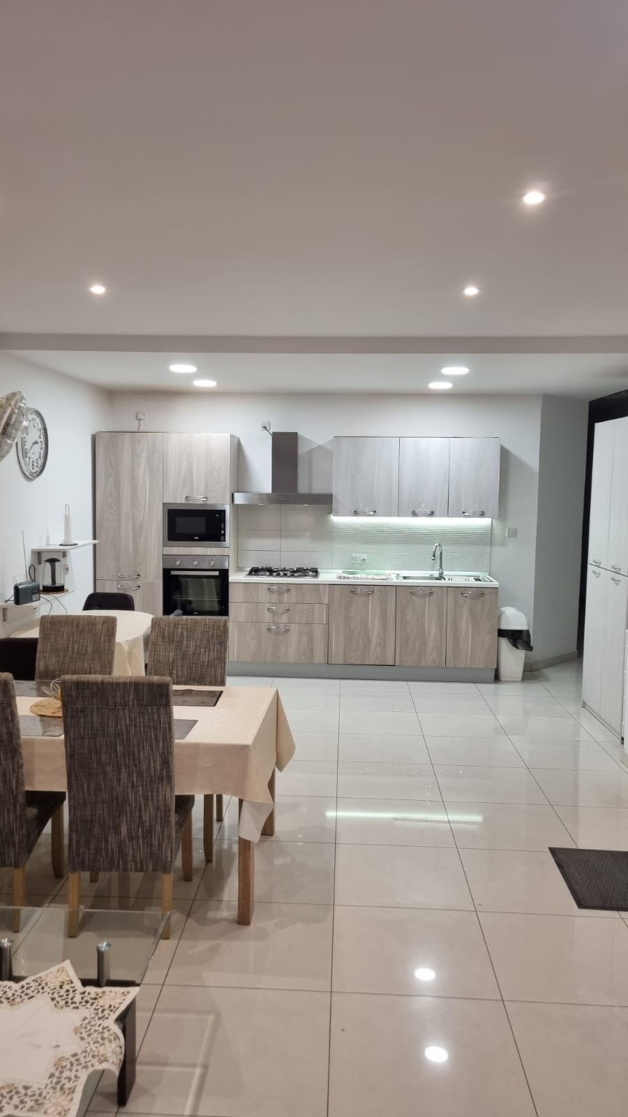 Fgura – Spacious & Inviting 3-Bedroom Apartment with Outdoor Space – property photo