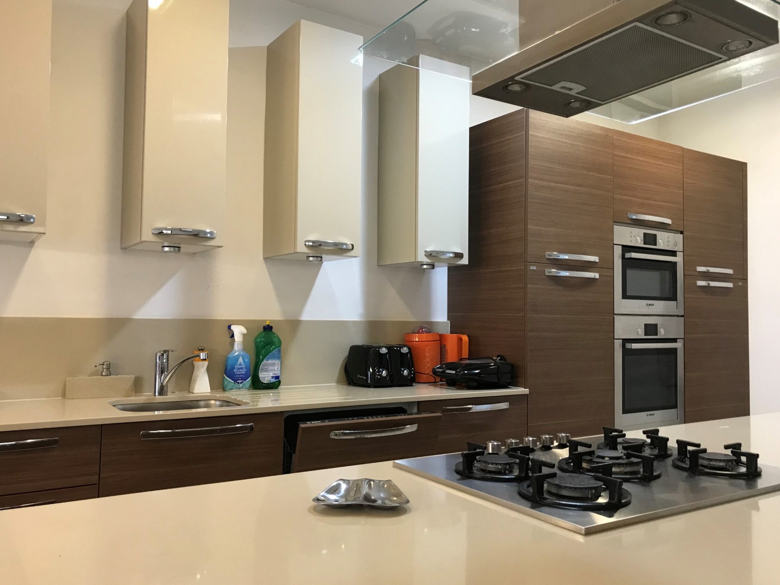 Gzira – Modern & Spacious 3-Bedroom Apartment in a Prime Location – property photo