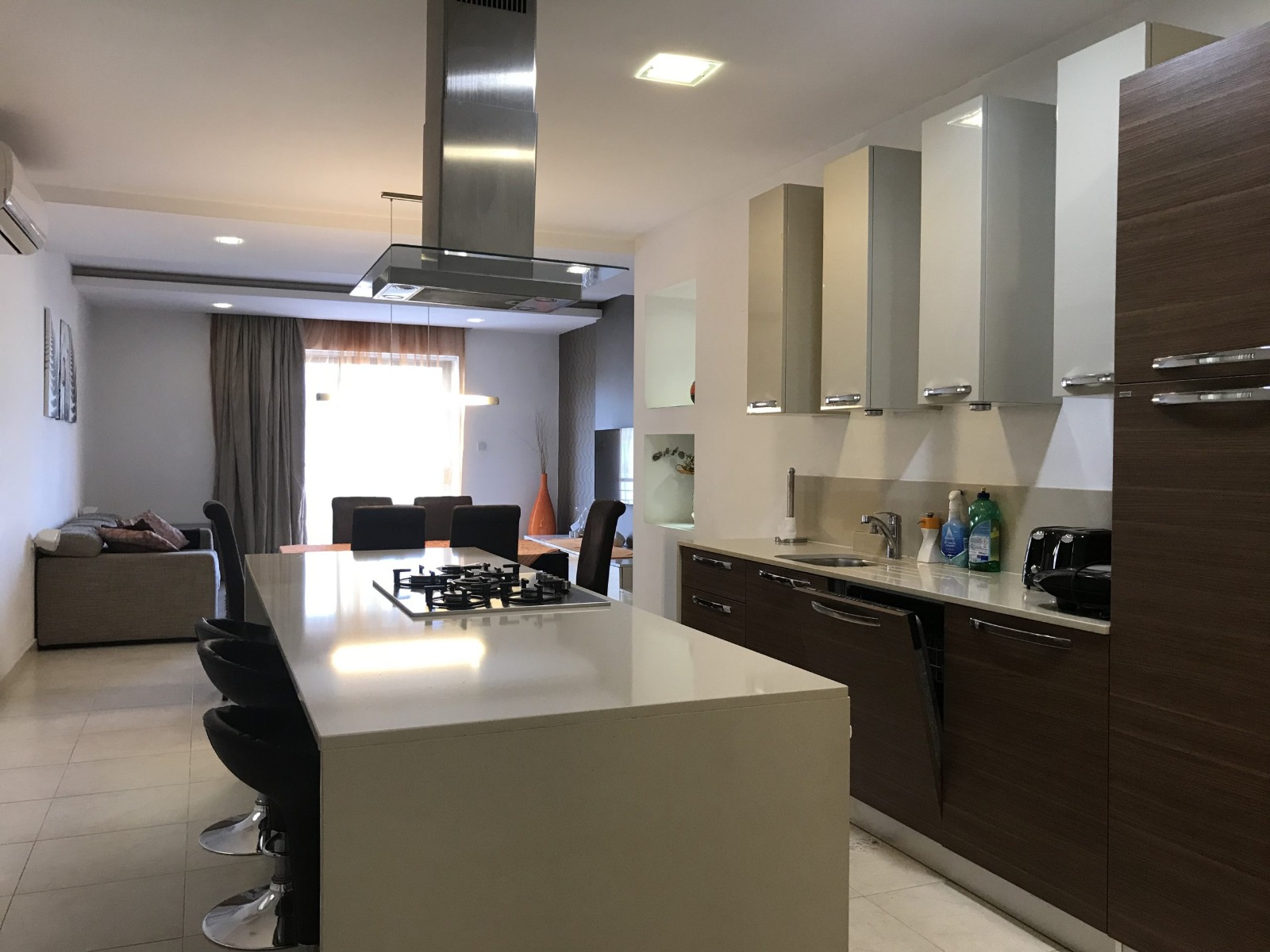 Gzira – Modern & Spacious 3-Bedroom Apartment in a Prime Location – property photo
