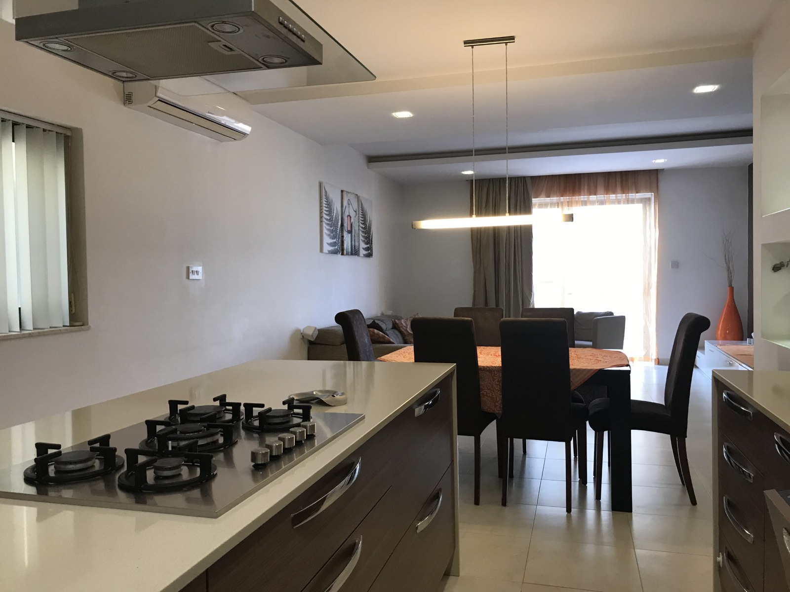 Gzira – Modern & Spacious 3-Bedroom Apartment in a Prime Location – property photo