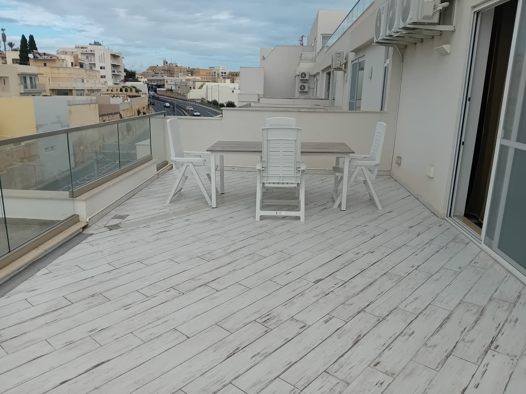 Gzira – Cozy Penthouse with a Stunning Oversized Terrace – property photo