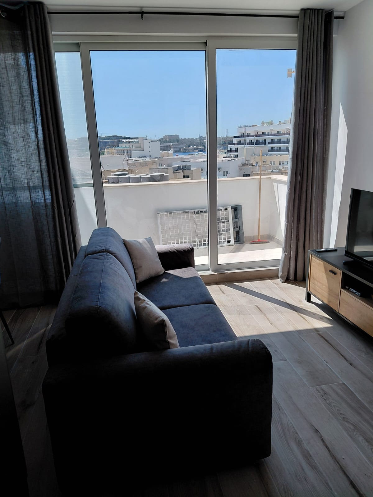 GZIRA – Stylish & Cozy Penthouse with Two Terraces – €1450/month – property photo