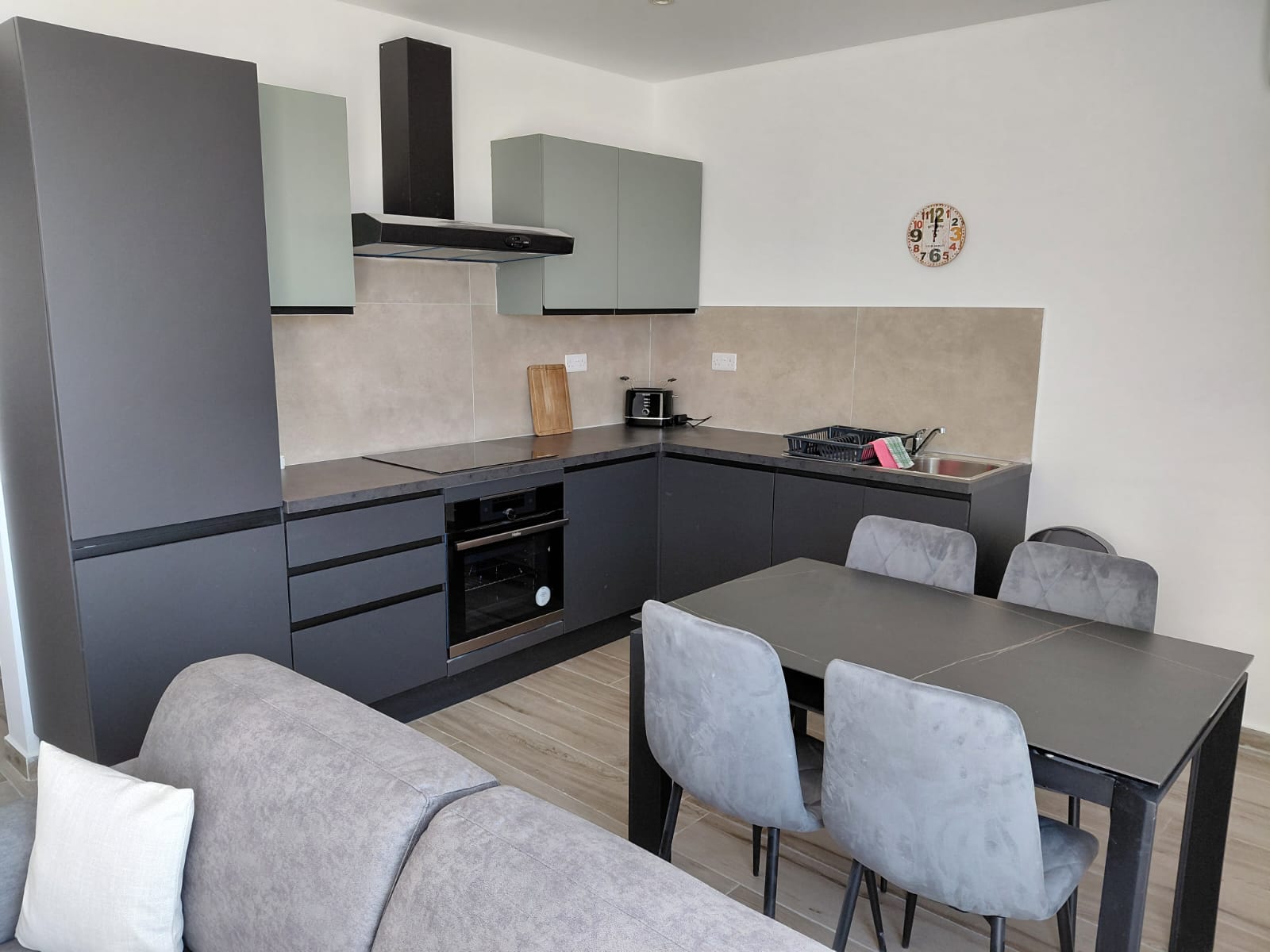 GZIRA – Stylish & Cozy Penthouse with Two Terraces – €1450/month – property photo