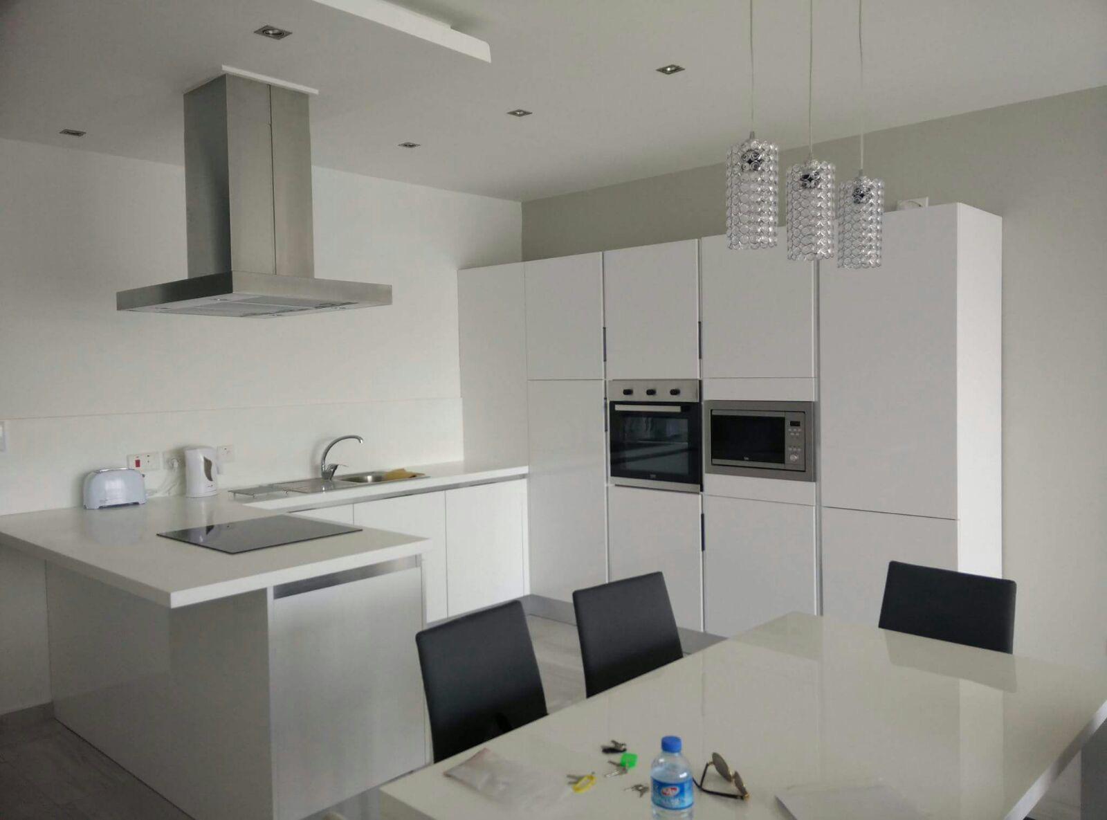 Seafront Apartment in Gzira | 3 Bedrooms | €2400/month | Available in April – property photo