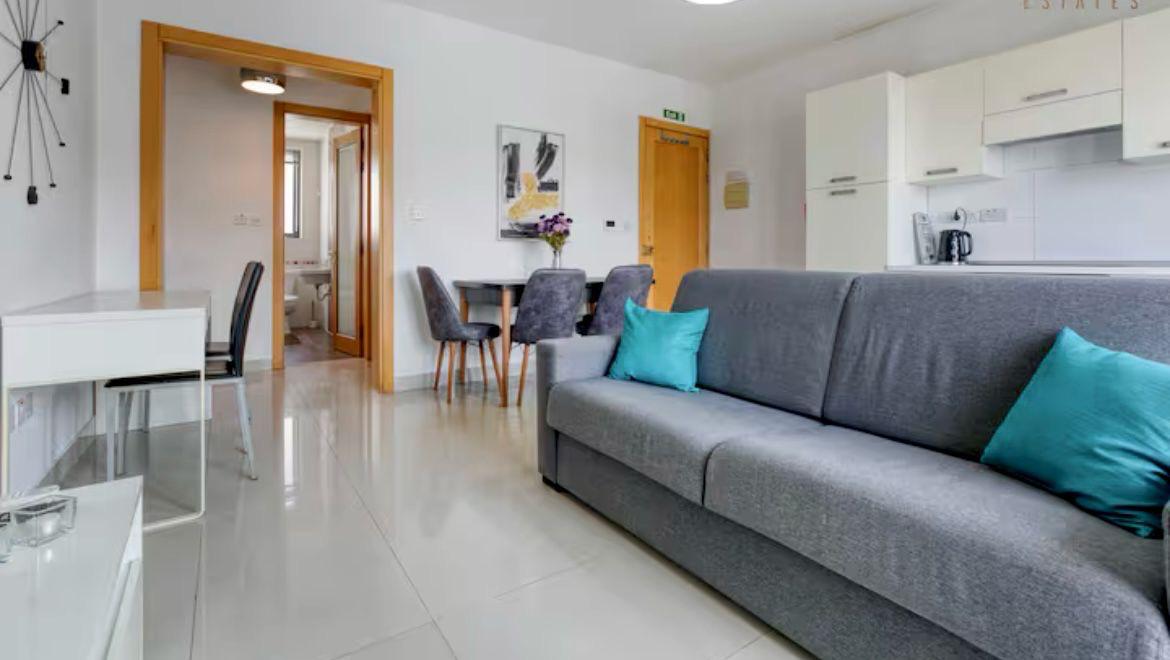 St Julians – Charming Penthouse with Stunning Valley Views Overlooking Balluta Bay – property photo
