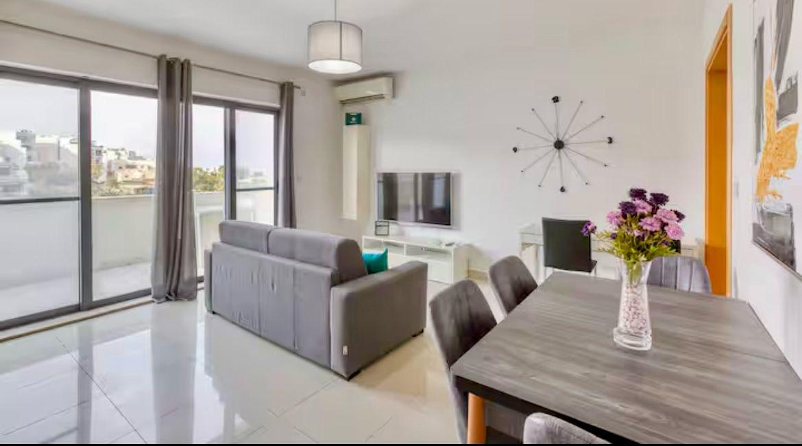 St Julians – Charming Penthouse with Stunning Valley Views Overlooking Balluta Bay – property photo