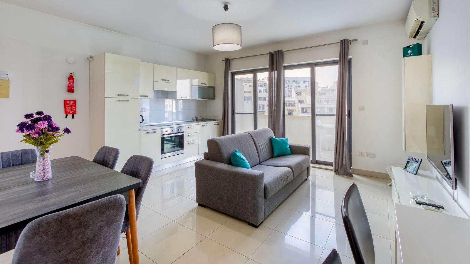 St Julians – Charming Penthouse with Stunning Valley Views Overlooking Balluta Bay – property photo