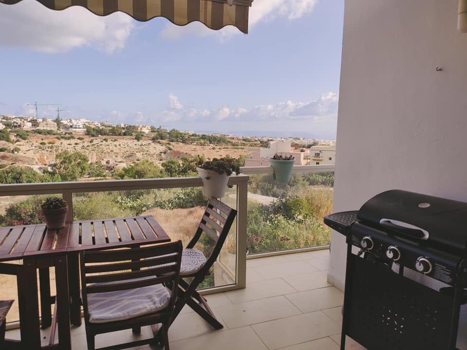 Bright 2-Bed, 2-Bath Apartment with Terrace & Garage – San Gwann – property photo