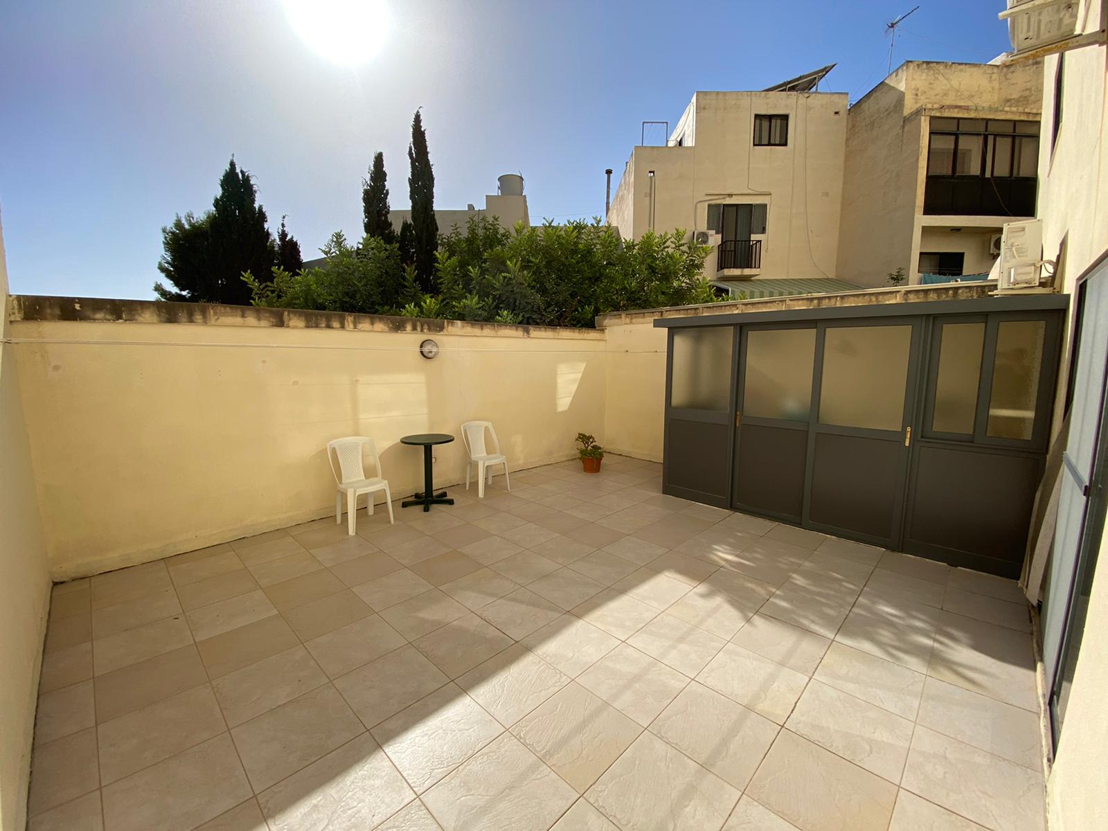 Spacious 2-Bedroom Maisonette with Backyard – San Gwann – property photo