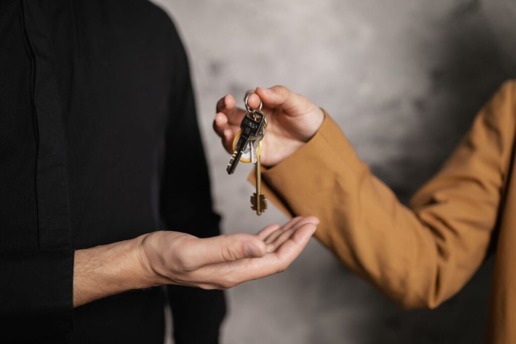 letting agent Malta - handing over apartment keys after payment
