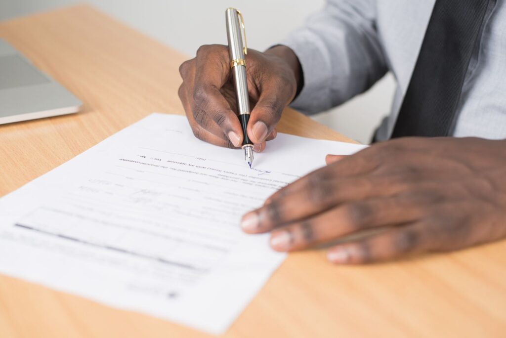renting through an agency in Malta - signing the lease contract