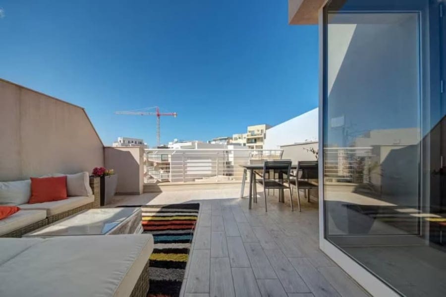 Marsaskala – Bright 2 Bedroom Penthouse with Two Terraces & BBQ Area | €1,350/month – property photo
