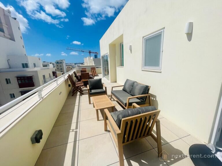 Gzira – Duplex Penthouse with Huge Private Terrace & Two Kitchens | €2,200/month