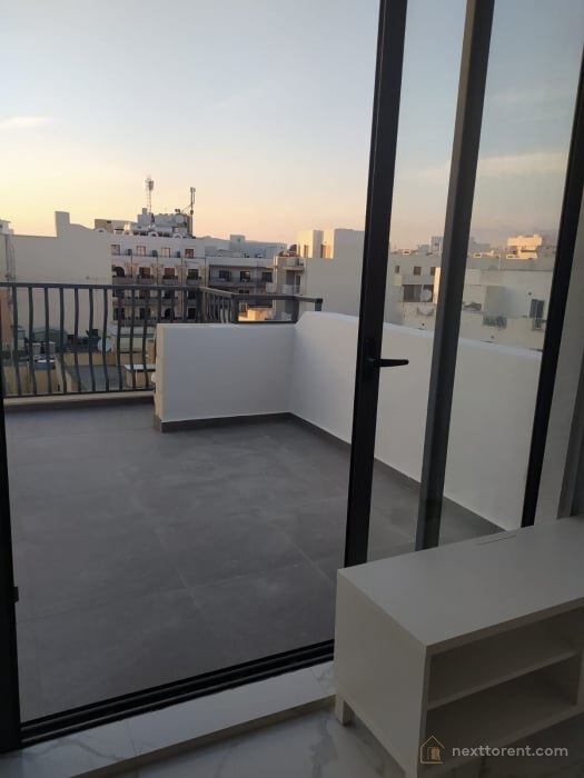 St Paul’s Bay – Sunset-Facing 2 Bedroom Penthouse with Two Terraces | €1,400/month